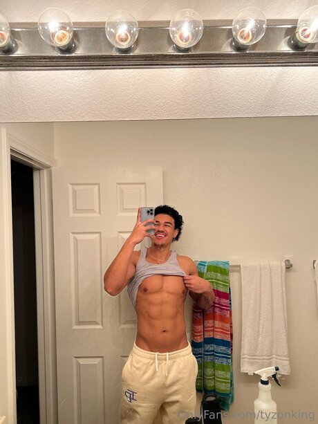 Nagie wyciekłe zdjęcie OnlyFans od Tyzonking