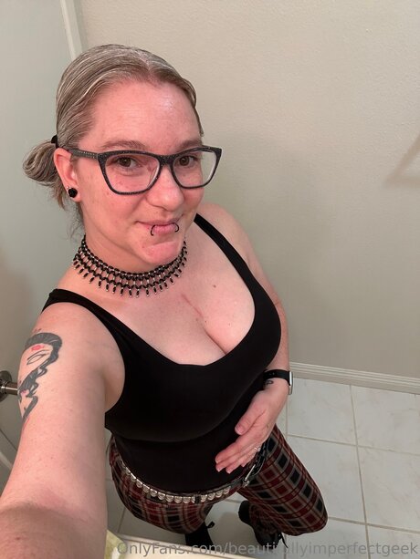Beautifullyimperfectgeek  nude leaked OnlyFans photo