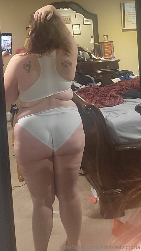 Alaston vuotanut OnlyFans-kuva Darkeyedvictoria
