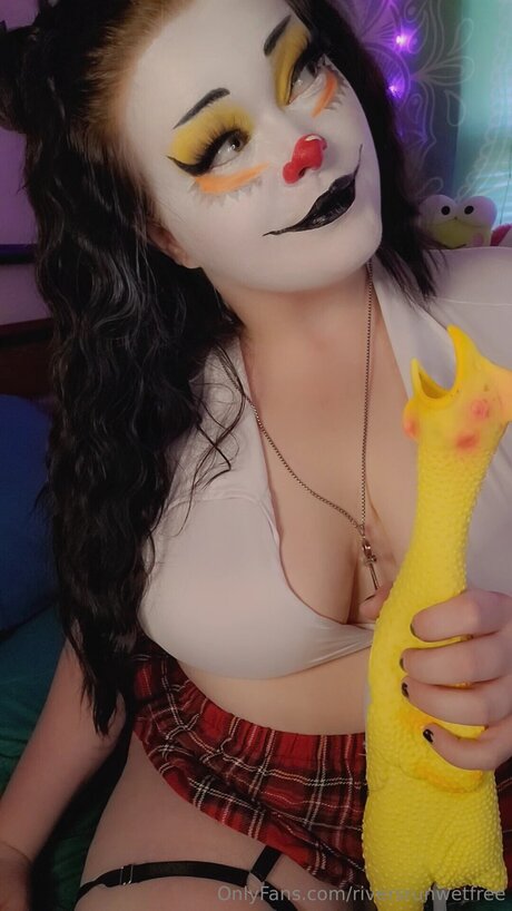 Nacktes geleaktes OnlyFans-Foto von Riversrunwetfree