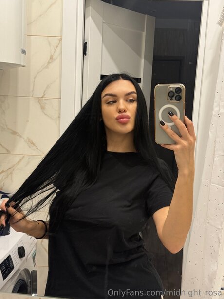 Naken läckt OnlyFans-bild av Midnight Rosa