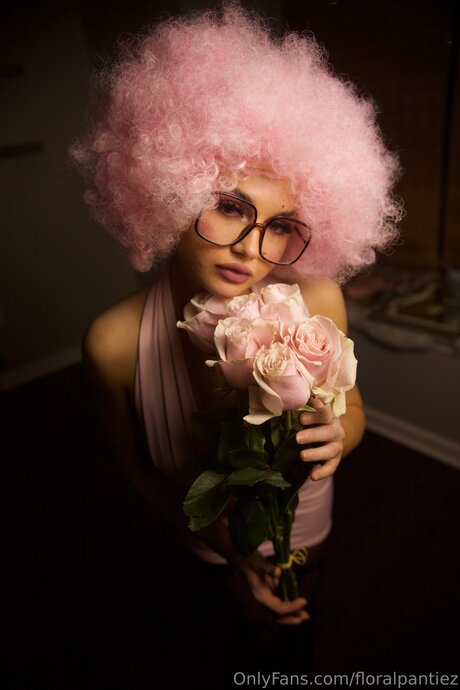 Alaston vuotanut OnlyFans-kuva Floralpantiez