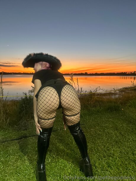 Petitegoddessj