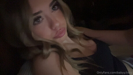 Naken läckt OnlyFans-bild av Babyy Livvy