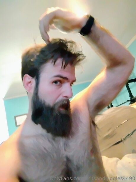 Naken lekkede OnlyFans-bilde av Critsandgiggles4490