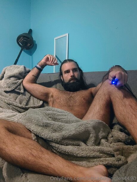 Critsandgiggles4490