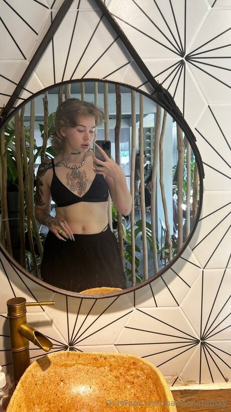 Naken läckt OnlyFans-bild av Passionatefoxy