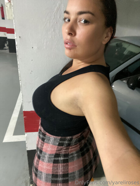 Yareliroses