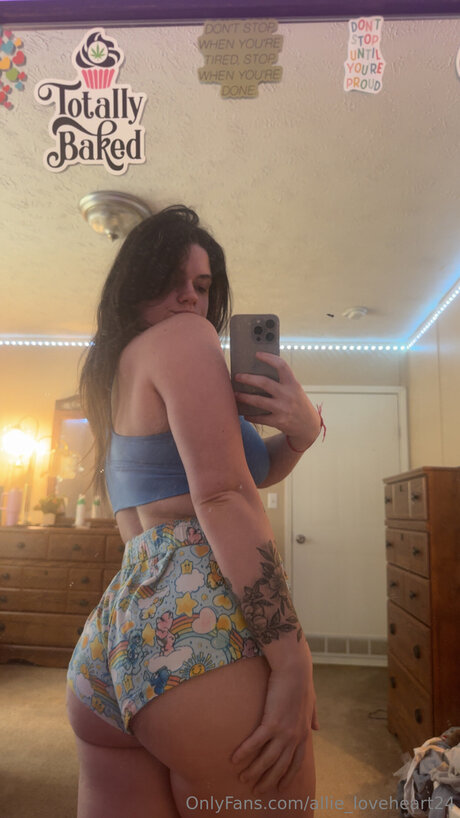 Alaston vuotanut OnlyFans-kuva Allie Loveheart24