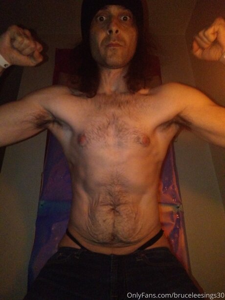 Bruceleesings30