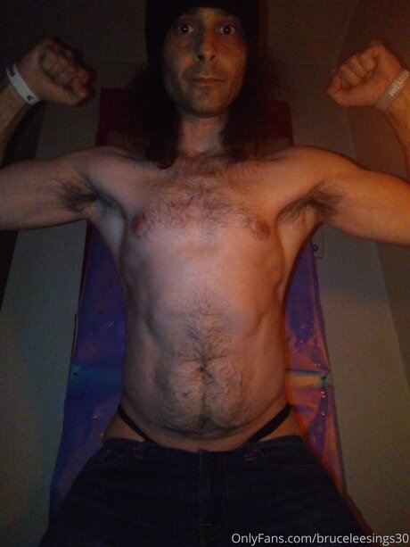 Bruceleesings30