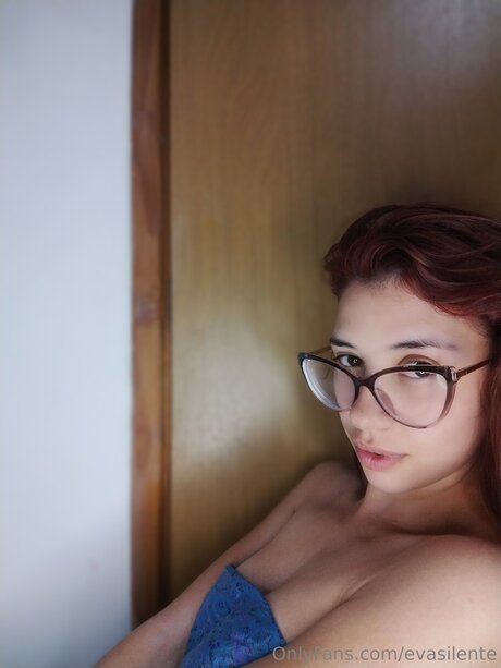 Nacktes geleaktes OnlyFans-Foto von Evasilente