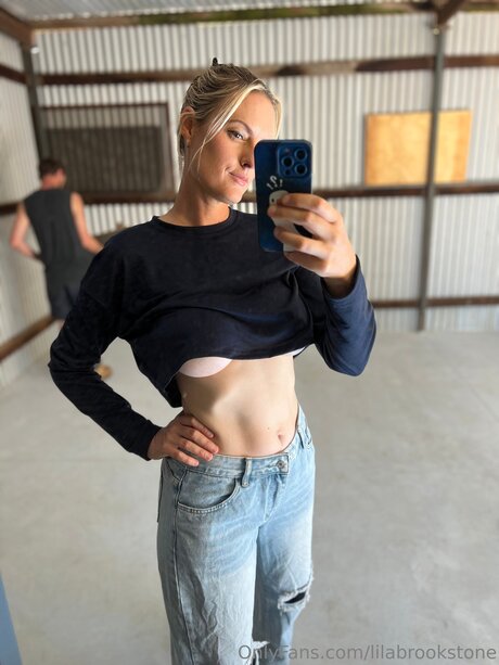 Alasti lekkinud OnlyFans-i pilt Lilabrookstone