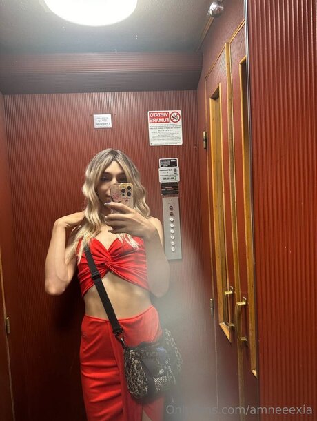 Naken lekkede OnlyFans-bilde av Sharonbugatti