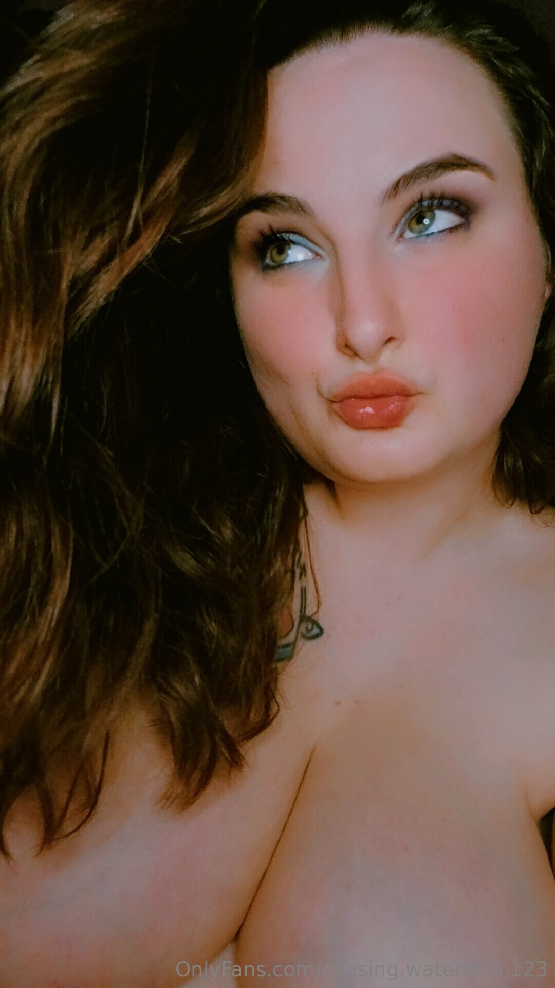 Alaston vuotanut OnlyFans-kuva Chasing Waterfalls 123 #18