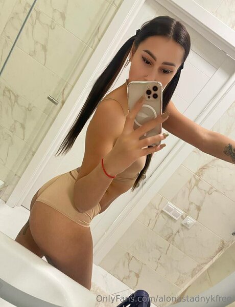 Naken läckt OnlyFans-bild av Alonastadnykfree