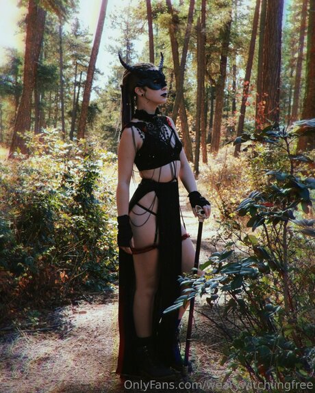 Naken lekkede OnlyFans-bilde av Wearywitchlingfree