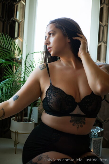Alicia Justine Free
