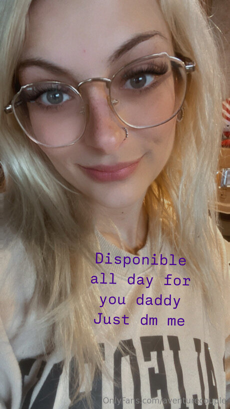 Naakte gelekte OnlyFans-foto van Aventurecouple