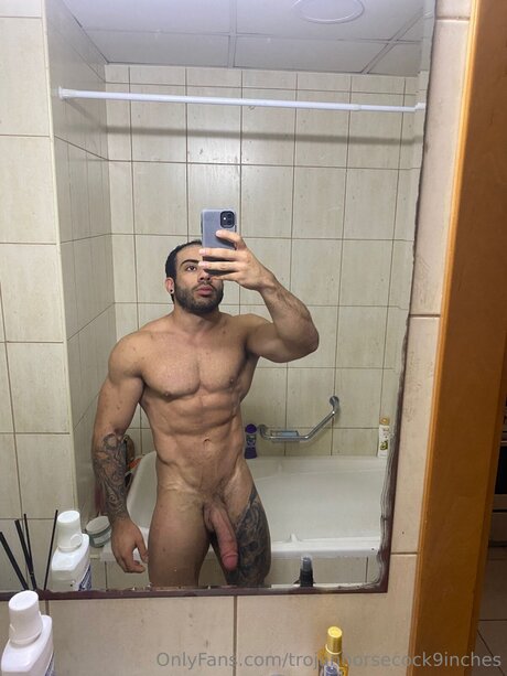 Foto desnuda filtrada de OnlyFans de Trojanhorsecock9inches