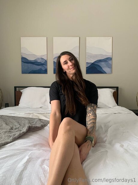 Naakte gelekte OnlyFans-foto van Legsfordays1