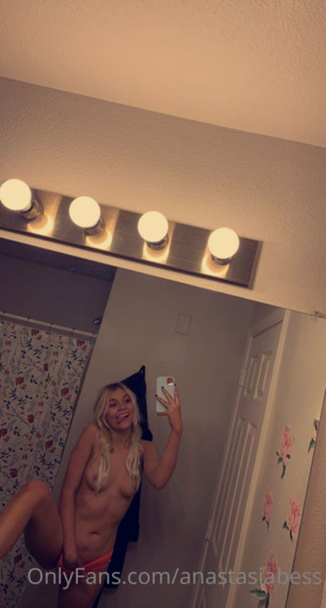 Naken läckt OnlyFans-bild av Yourmommyxoxo