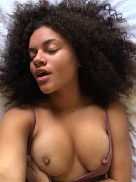 Vieraralyn  nude leaked OnlyFans photo