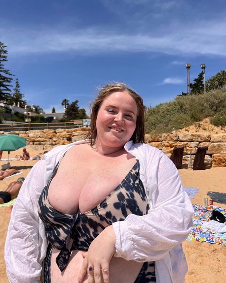 Nacktes geleaktes OnlyFans-Foto von Emily Kate