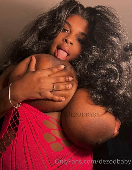 Alaston vuotanut OnlyFans-kuva Dezodbaby