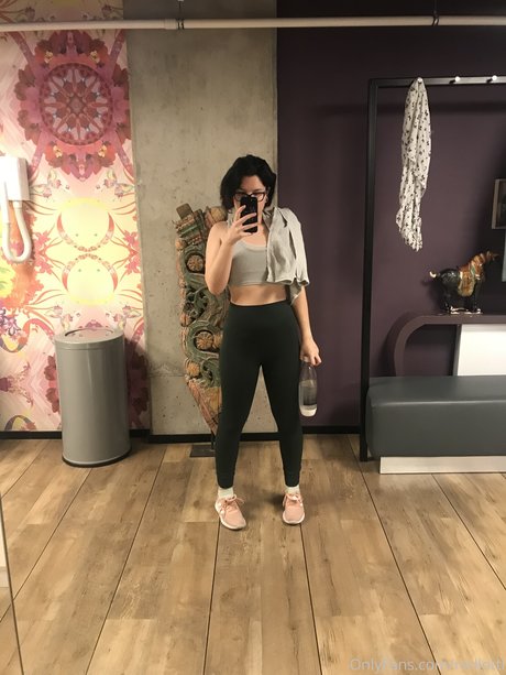 Alaston vuotanut OnlyFans-kuva Lotti N