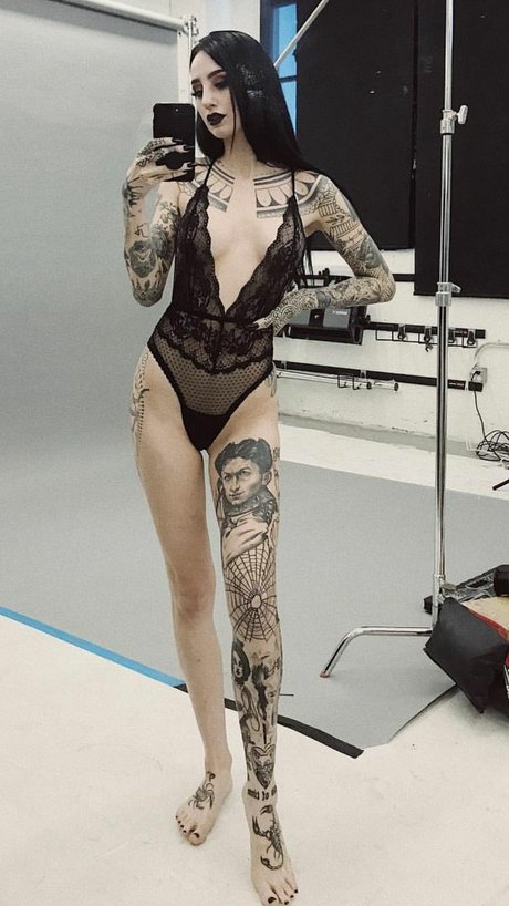 Nahá fotka uniklých OnlyFans od Emma Vauxdevil
