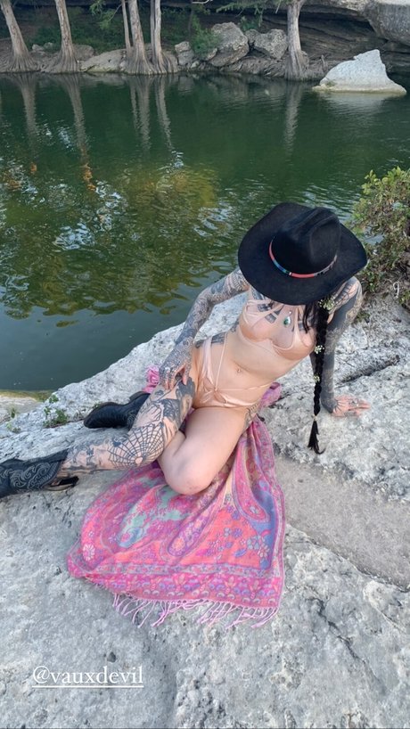 Emma Vauxdevil