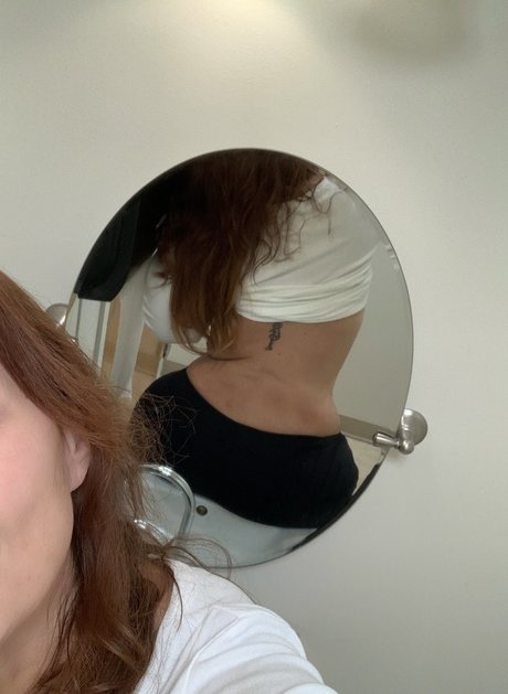 Nahá fotka uniklých OnlyFans od Honeybeezone