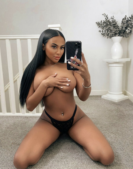 Alaston vuotanut OnlyFans-kuva Jodie Charles