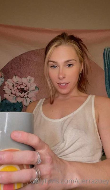 Naken lekkede OnlyFans-bilde av Cierrazoey