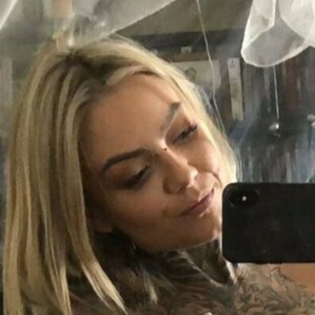Naken lekkede OnlyFans-bilde av Nikky French