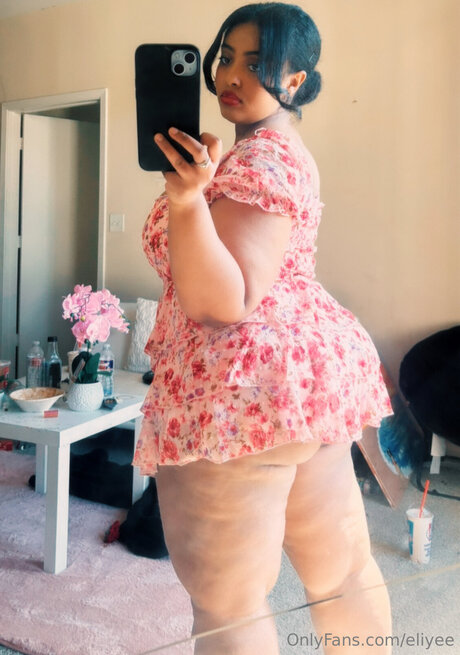 Naakte gelekte OnlyFans-foto van Eliyee