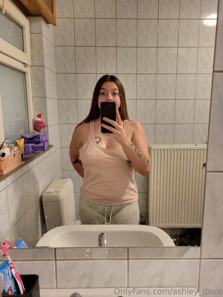 Alasti lekkinud OnlyFans-i pilt Ashley Dwm
