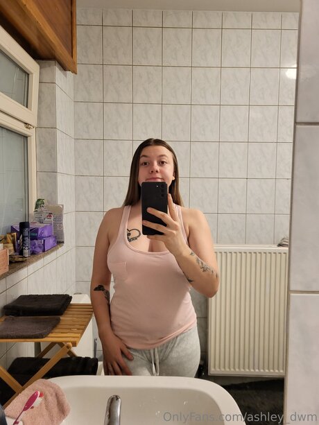 Nøgent lækket OnlyFans-billede af Ashley Dwm