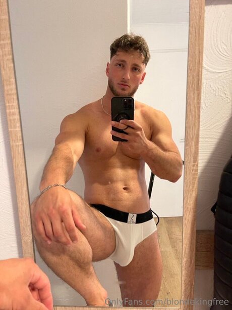 Photo nue de fuite OnlyFans de Blondekingfree