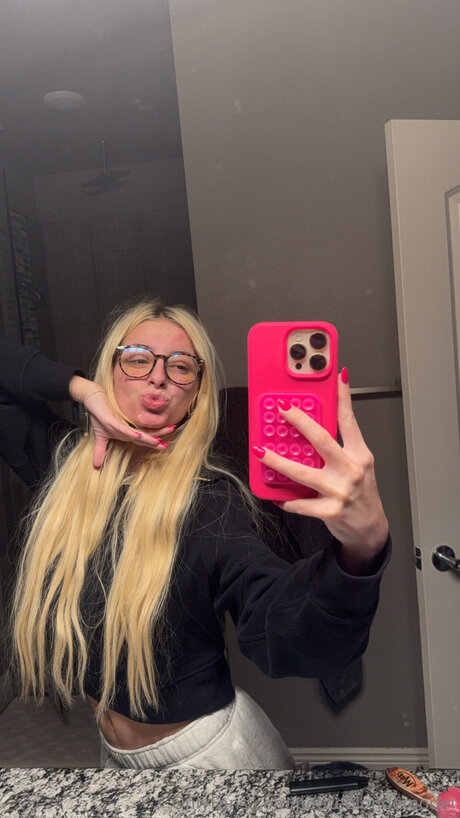 Petiteblondemodel