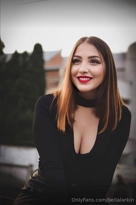 Naakte gelekte OnlyFans-foto van Bellalarkin