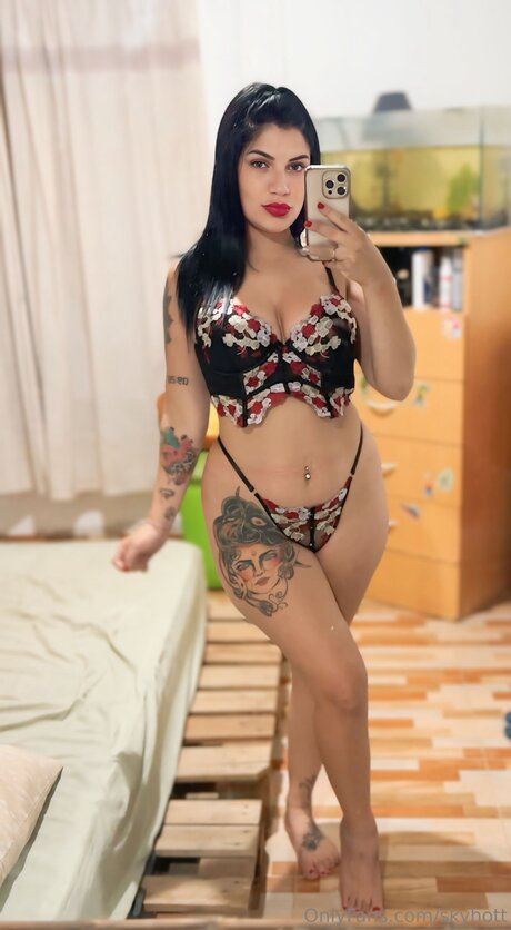 Naken läckt OnlyFans-bild av Skyhott