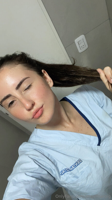 Naken läckt OnlyFans-bild av Angelinaroig