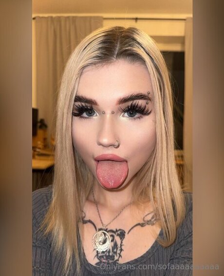 Naken läckt OnlyFans-bild av Sofaaaaaaaaaa