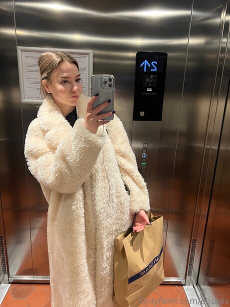 Naken läckt OnlyFans-bild av Elisees