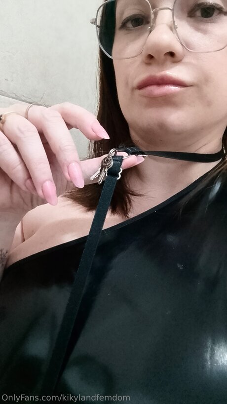Kikylandfemdom