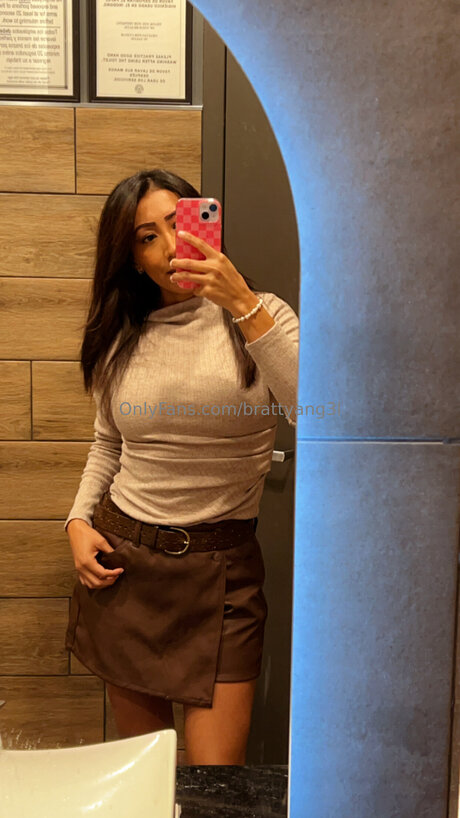 Alasti lekkinud OnlyFans-i pilt Brattyang3l