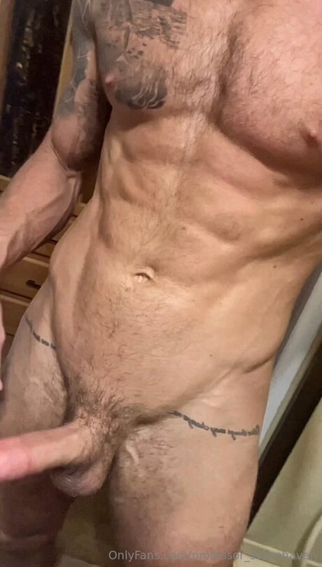 Naken läckt OnlyFans-bild av Professor Stonehaven