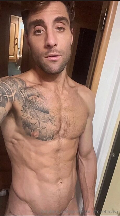 Naken läckt OnlyFans-bild av Professor Stonehaven